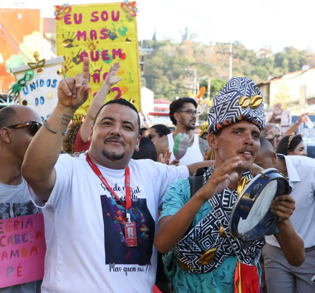 Bloco “Sou, mas quem não é?” uniu folia e conscientização sobre saúde mental