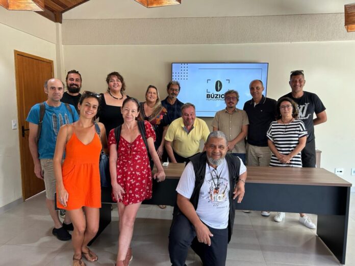 Búzios promove reunião entre Film Commission e profissionais da Cultura para fomentar economia criativa e turismo