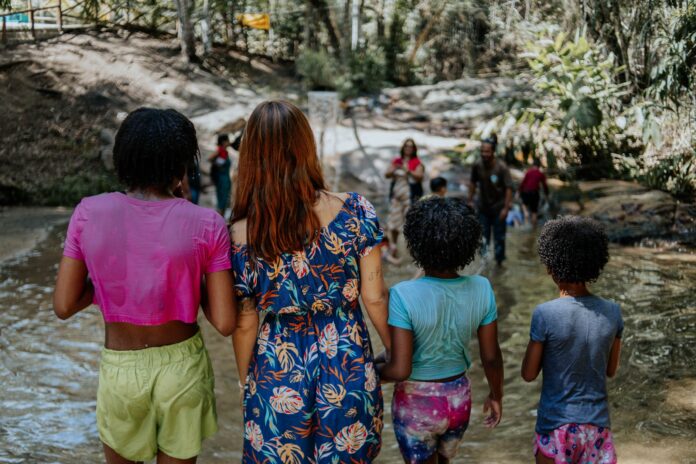 Crianças assistidas pela Prefeitura conhecem bacia hidrográfica de Maricá