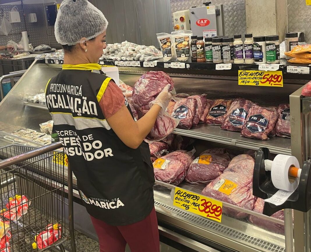 Defesa do Consumidor descarta quase 600 quilos de carnes impróprias para consumo