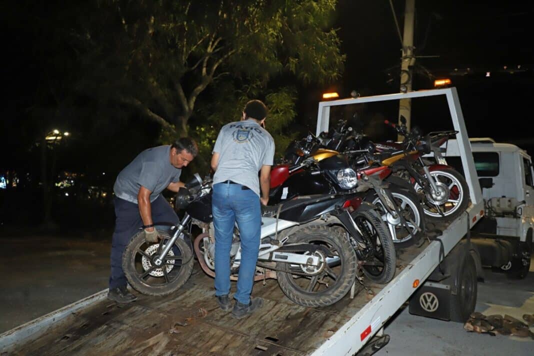 Operação Descarga Limpa apreende 23 veículos em Manguinhos nesta sexta-feira