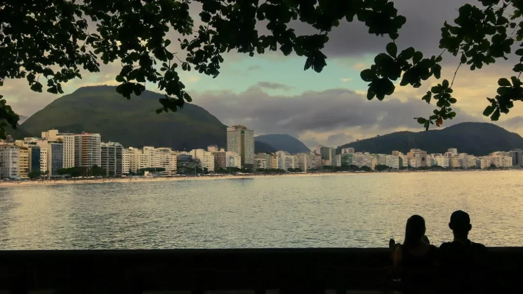 Segunda-feira (24/03) com previsão de pancadas de chuva a partir da tarde, na cidade do Rio de Janeiro