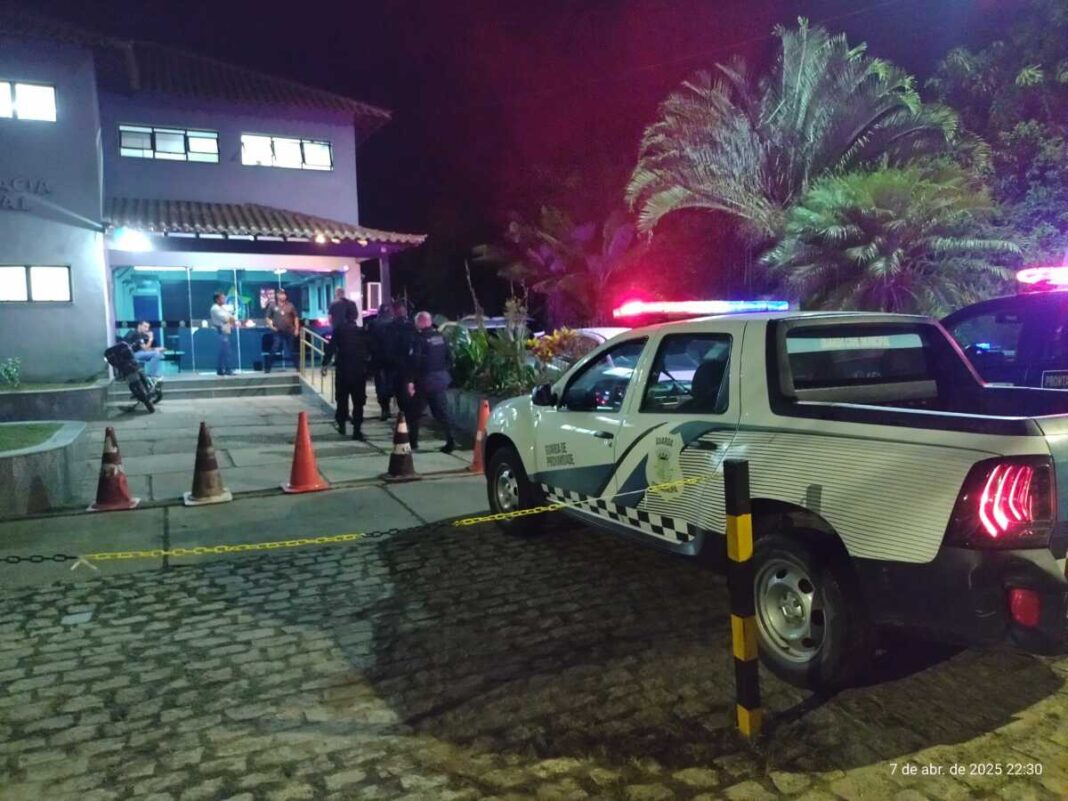 Atuação conjunta das forças de segurança prende suspeito com placa de moto adulterada em São Pedro da Aldeia