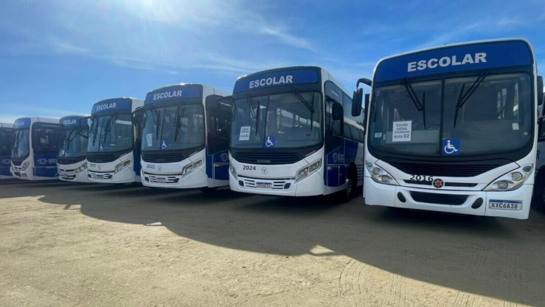 Educação em movimento: 33 ônibus escolares atendem estudantes em Búzios
