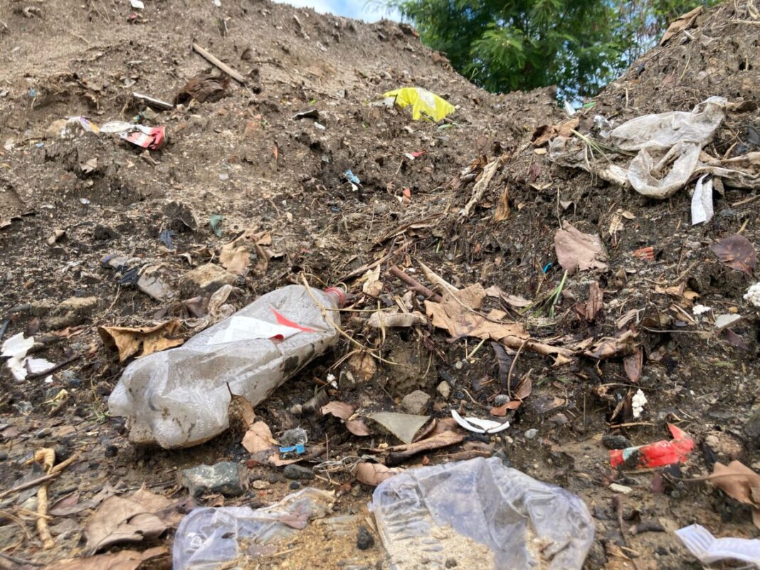 Mais de 15 toneladas de lixo e entulho são retiradas dos bueiros em Búzios