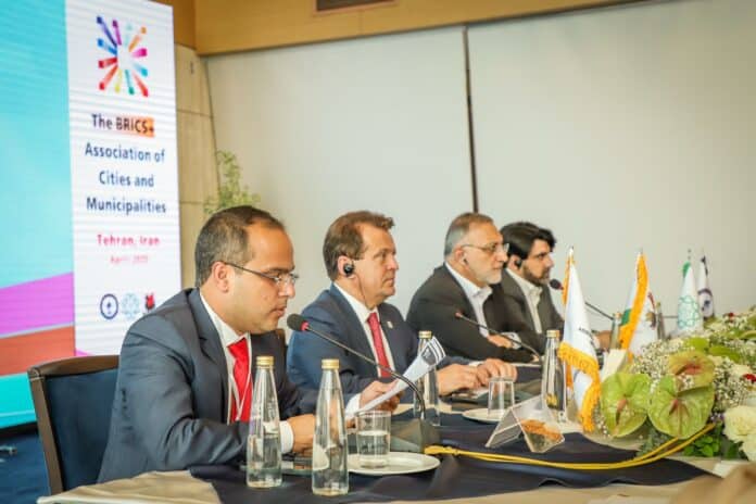 Maricá participa do BRICS+, no Irã, e destaca importância do protagonismo das cidades