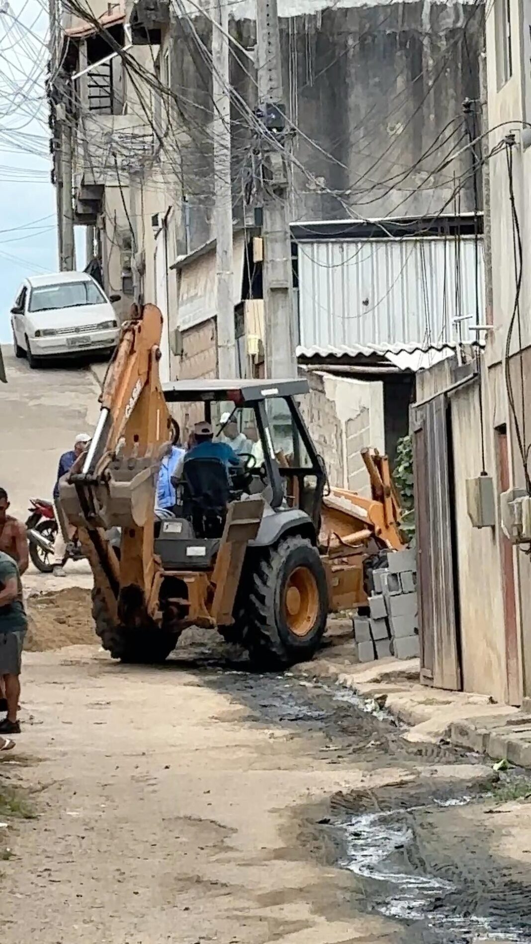 Obra na rede de drenagem beneficia moradores da Travessa Novo Mundo, no Jacaré