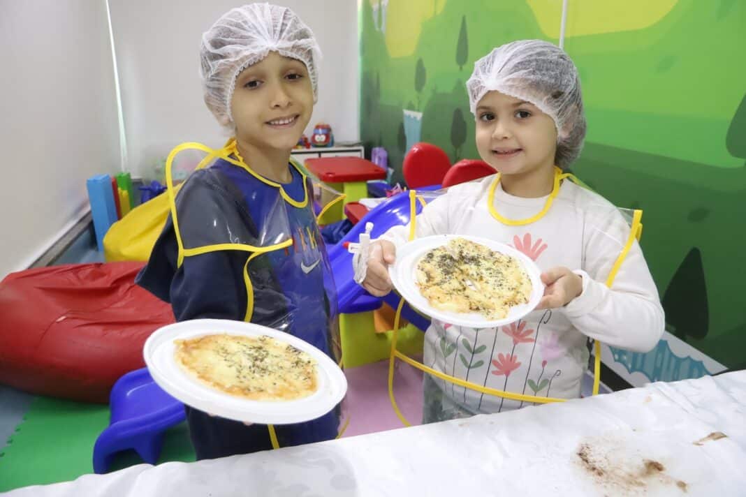 Oficina Mini Chef leva informações sobre alimentação saudável ao Hospital Conde Modesto Leal