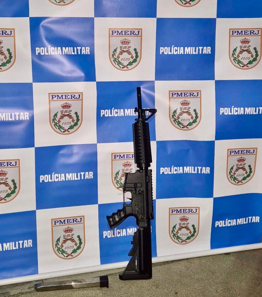 Polícia apreende arma artesanal durante abordagem em Cabo Frio