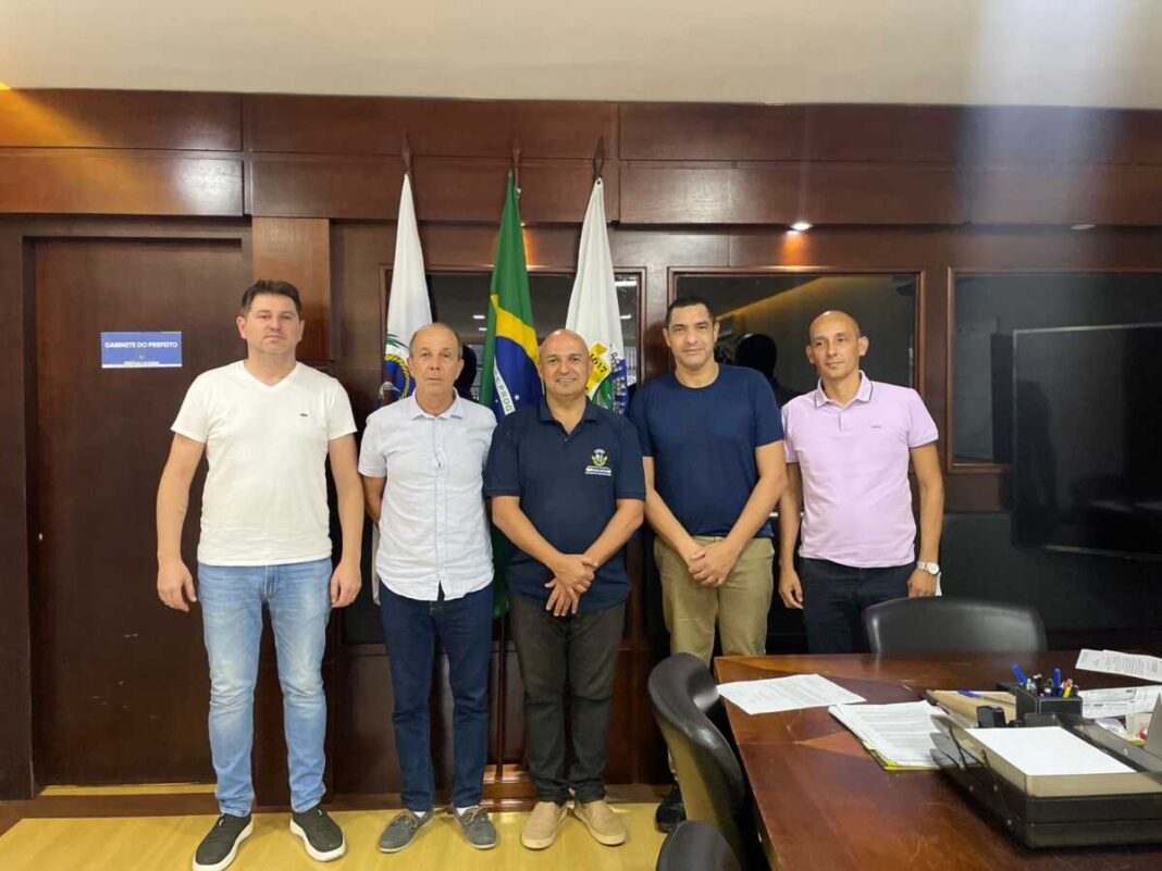 Prefeito Fábio do Pastel recebe ex-jogador Fábio Costa e assina ofício de credenciamento no Comitê Olímpico do Brasil