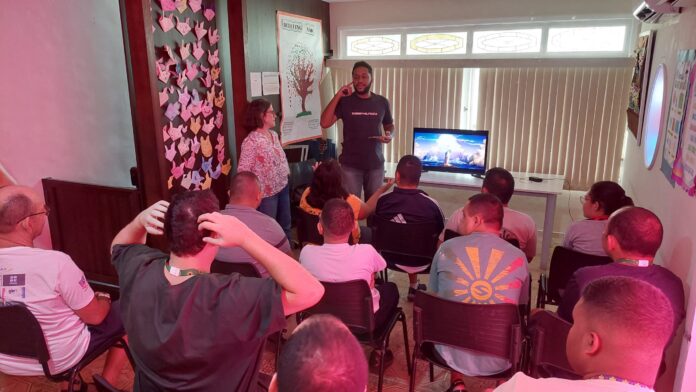 Prefeitura de Maricá promove sessão de cinema para assistidos do Caif