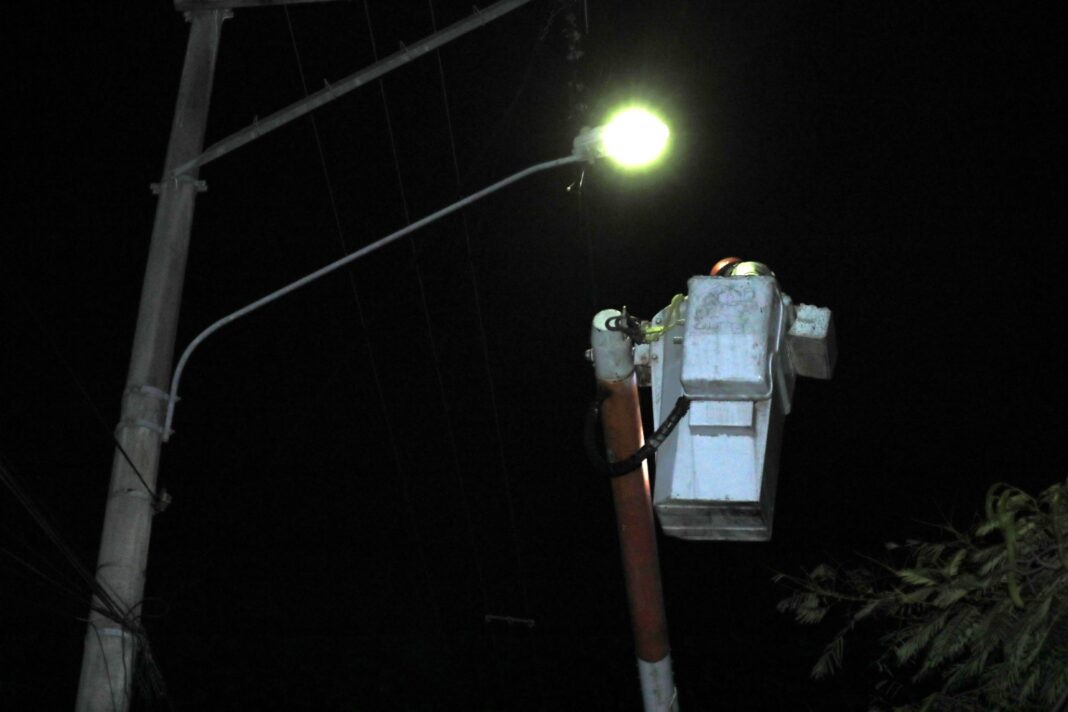 Programa ‘Ilumina Já’ promove reparos em luminárias apagadas em ruas de Maricá