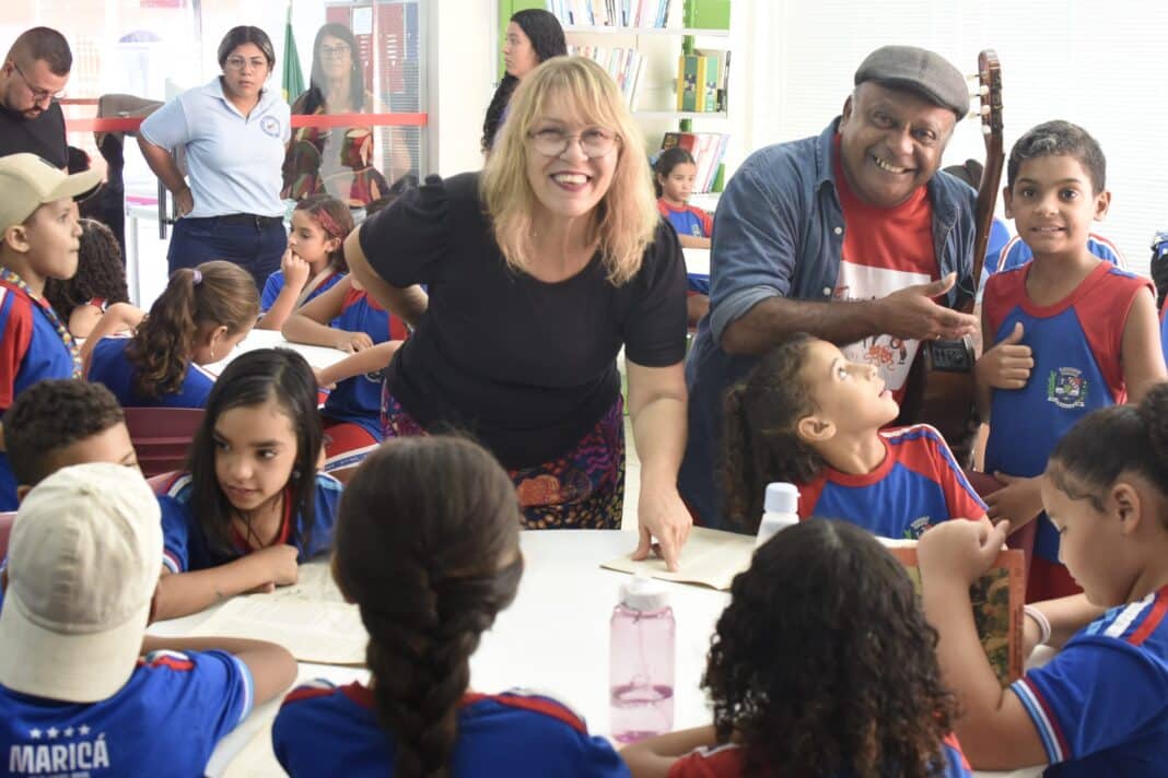 Secretaria de Cultura leva música e contação de história para alunos da Escola Municipal Carlos Magno