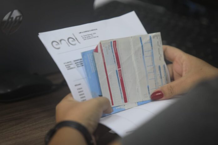 Secretaria de Defesa do Consumidor promove mutirão para negociação de dívidas com a Enel
