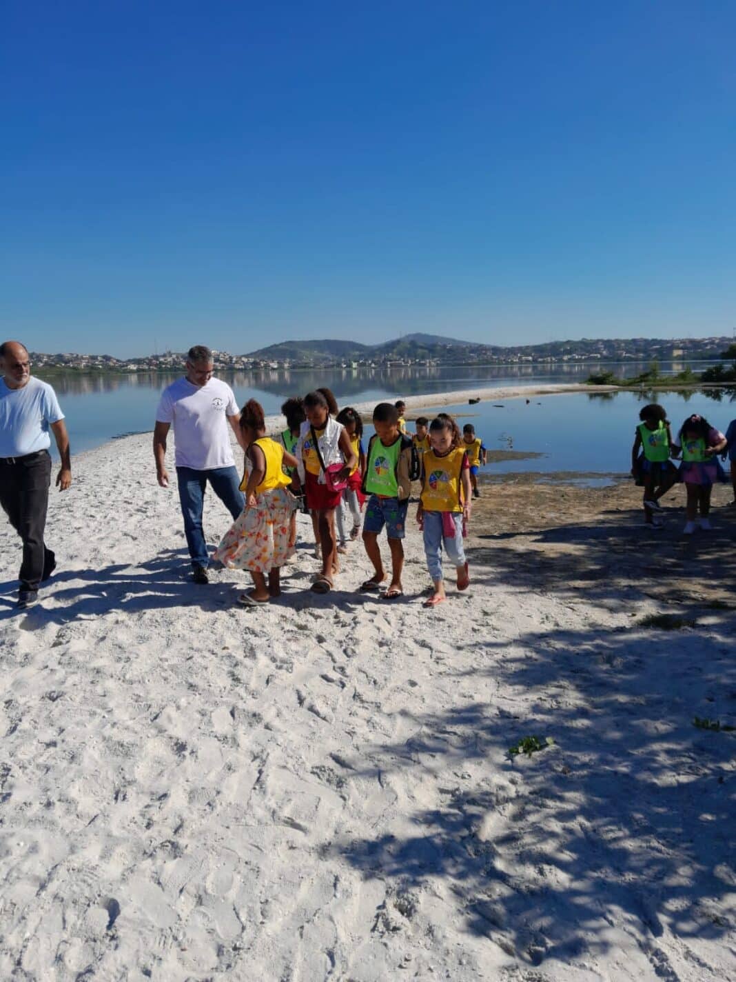 Alunos do Projeto Turma do Sítio visitam o Dormitório das Garças e se encantam com a biodiversidade local