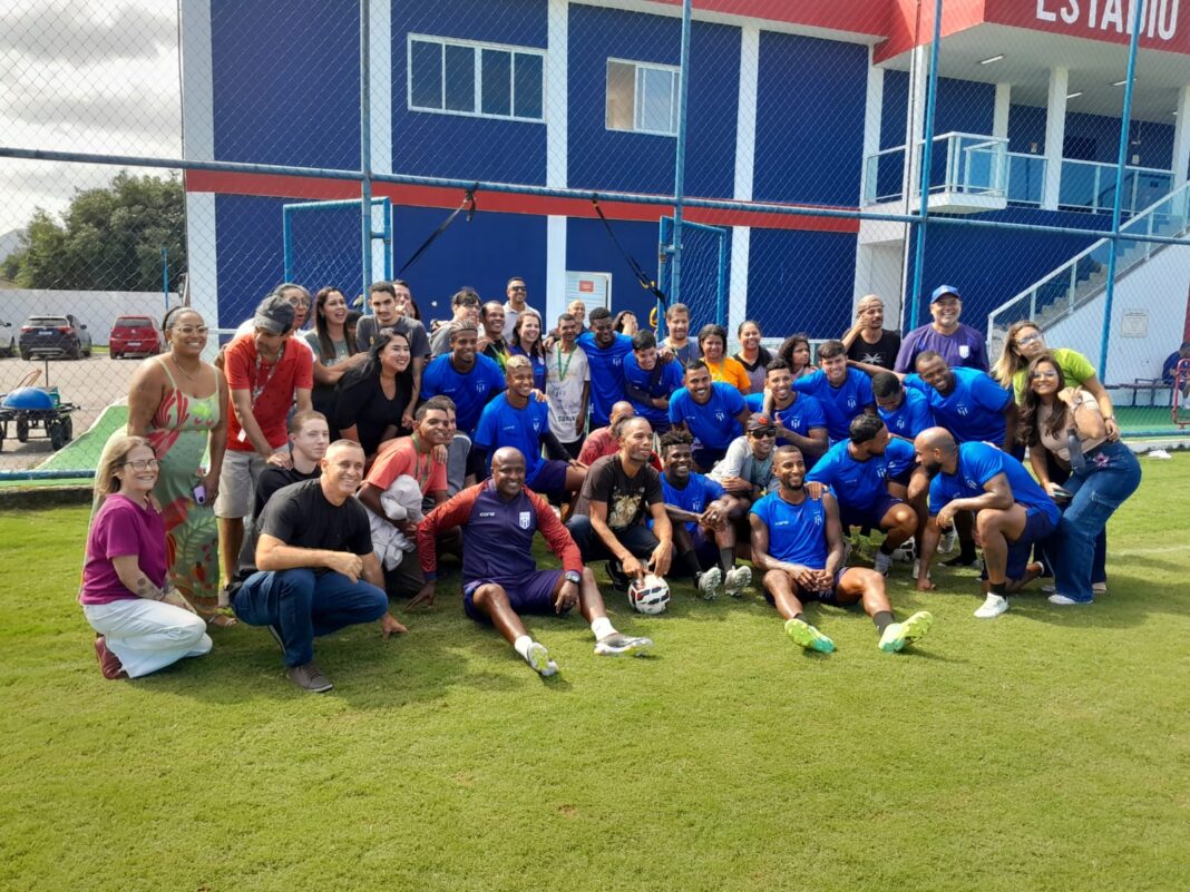 Assistidos do Centro de Atenção Integral à Família acompanham treino do Maricá Futebol Clube