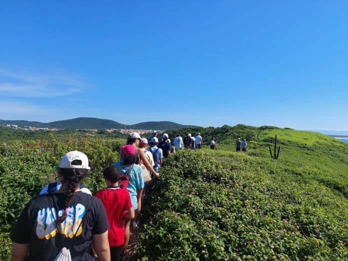 Encerramento do XVIII Workshop Nacional do Programa Bandeira Azul tem trilha ecológica, mar e muita troca de experiências no Peró