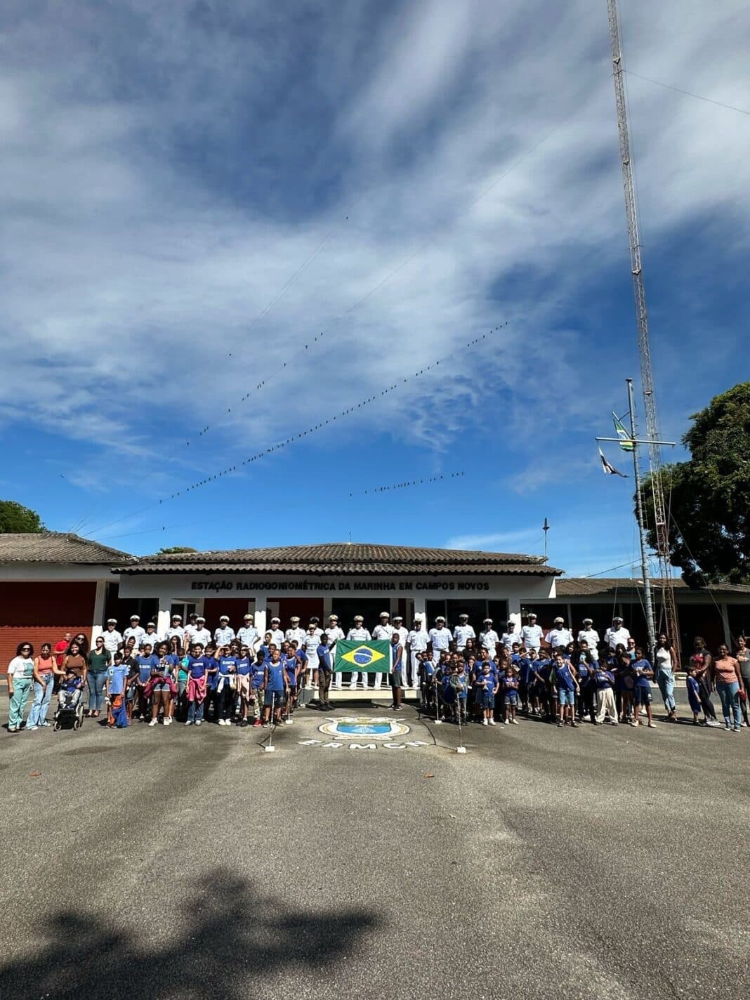 Escola Quilombola de Campos Novos promove aula-passeio na Estação Radiogoniométrica da Marinha, em Tamoios