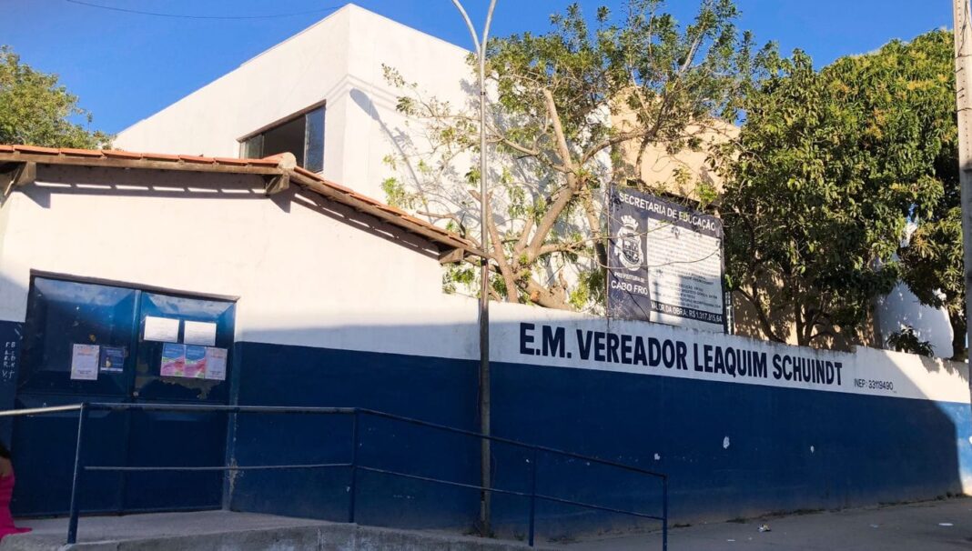Estudante sofre choque elétrico em escola de Cabo Frio após furto de fios