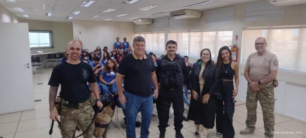 Estudantes da rede municipal de Cabo Frio vivenciam o Judiciário em projeto de cidadania