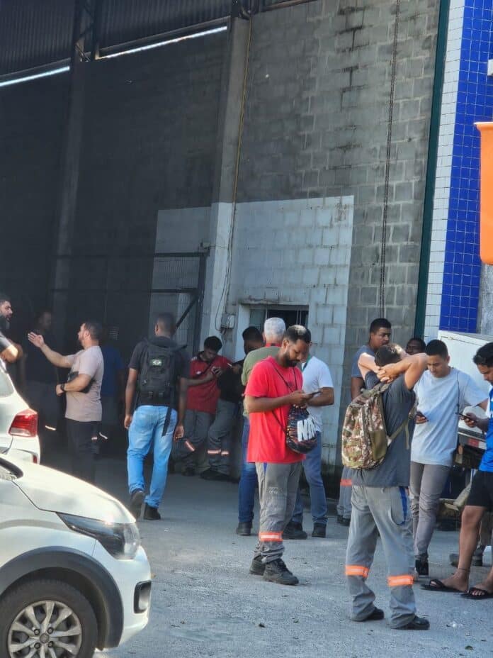 Falta de Pagamenta leva trabalhaddores terceirizados da enel à paralisação em São Pedro da Aldeia e Araruama