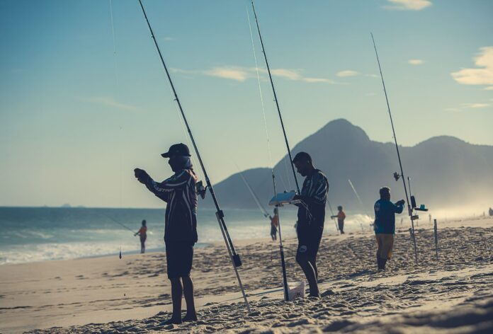 Festa da Pesca reúne mais 300 competidores na orla de Itaipuaçu