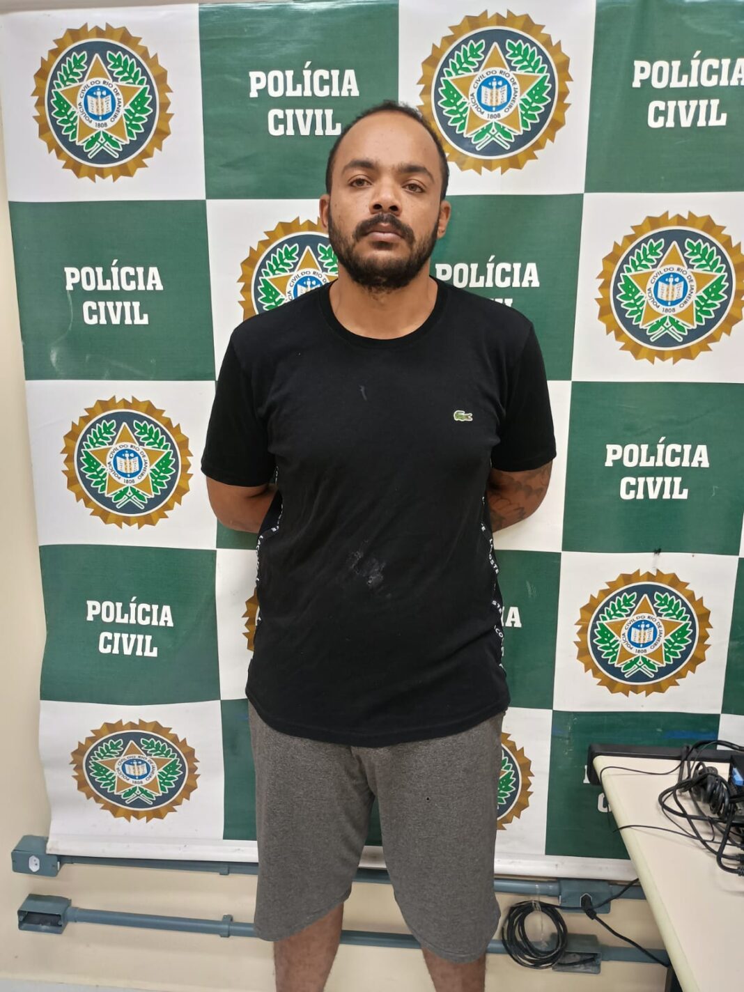 Homem que extorquia moradores e comerciantes em nome do tráfico é preso em Saquarema