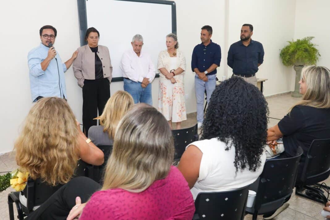 Maricá entrega certificados de conclusão do curso de Metodologia de Pesquisa Científica