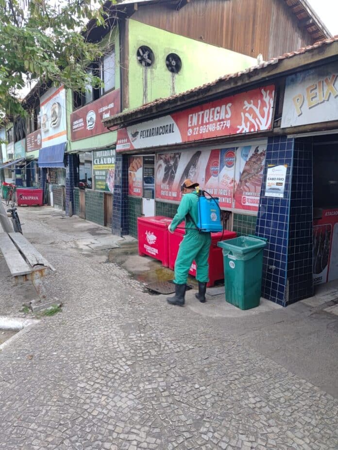 Mercado de Peixe de Cabo Frio passa por nova etapa de dedetização em ação conjunta das secretarias de Agricultura e Saúde