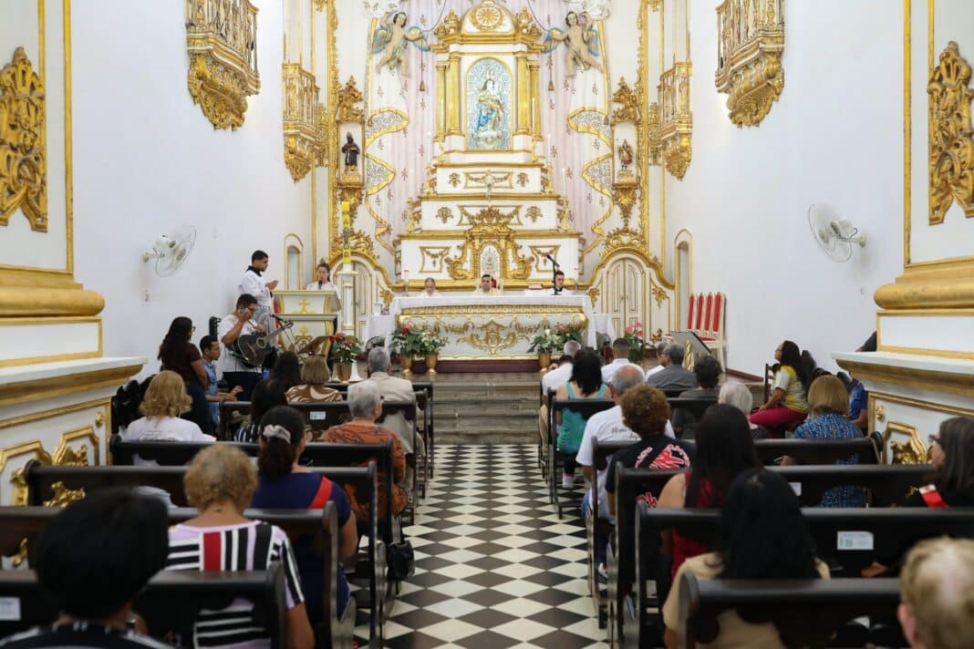Missa solene em homenagem aos 211 anos de Maricá é celebrada na Igreja Matriz de Nossa Senhora do Amparo