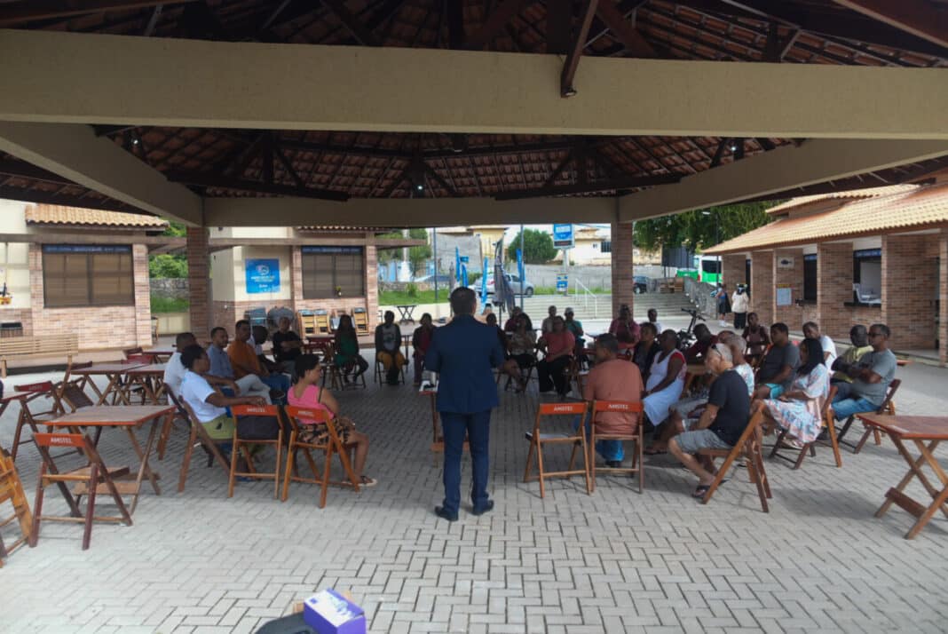 Palestras sobre Direito Previdenciário atraem dezenas de pescadores artesanais no Mercado do Pescador
