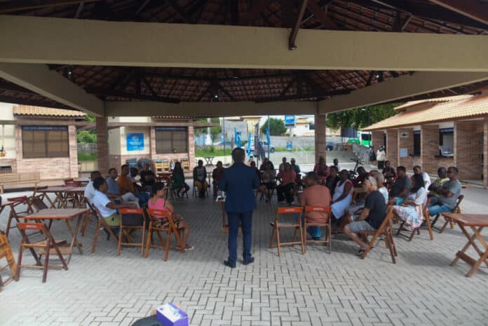 Palestras sobre Direito Previdenciário atraem dezenas de pescadores artesanais no Mercado do Pescador