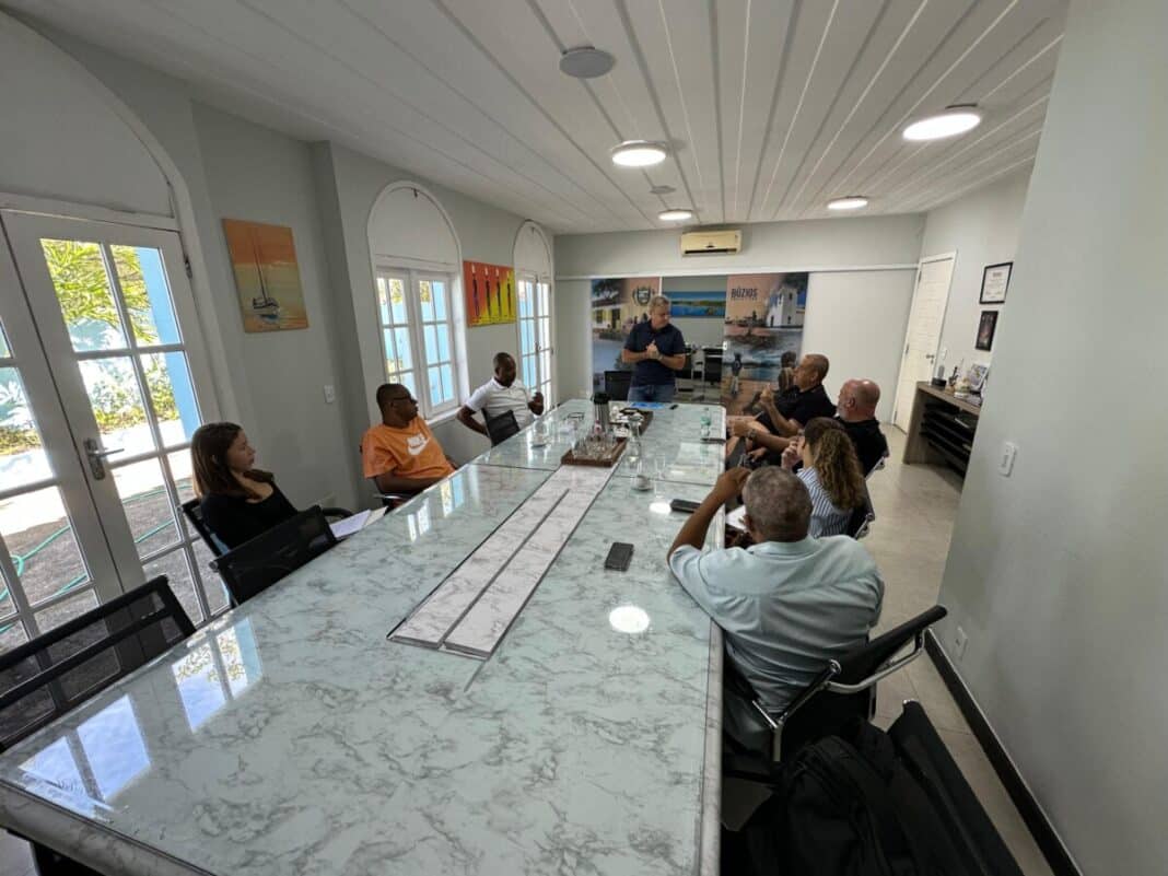 Prefeito de Búzios realiza reunião com representantes da Prolagos para resolver definitivamente problemas na rede separativa do município