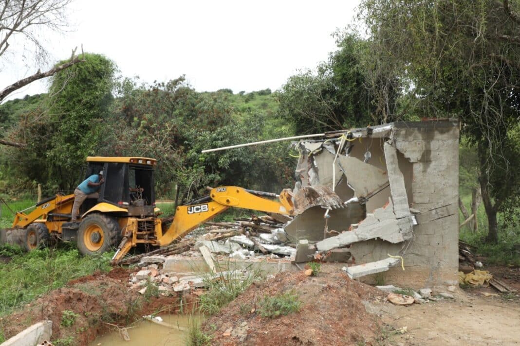 Prefeitura de Búzios realiza operação para combater invasões em áreas públicas no loteamento Bosque de Búzios