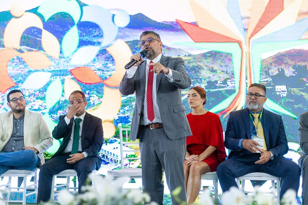Quaquá recebe delegações internacionais para assembleia do BRICs+ em Maricá