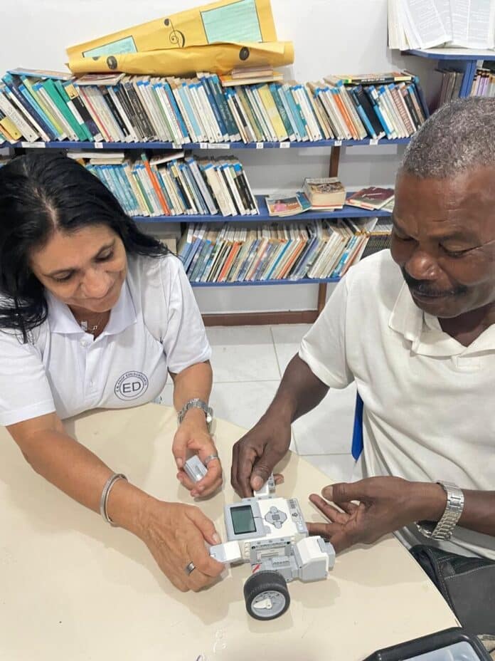 Robótica entra no currículo da Fase VII da EJA na Escola Municipal Professor Edilson Duarte, em Cabo Frio
