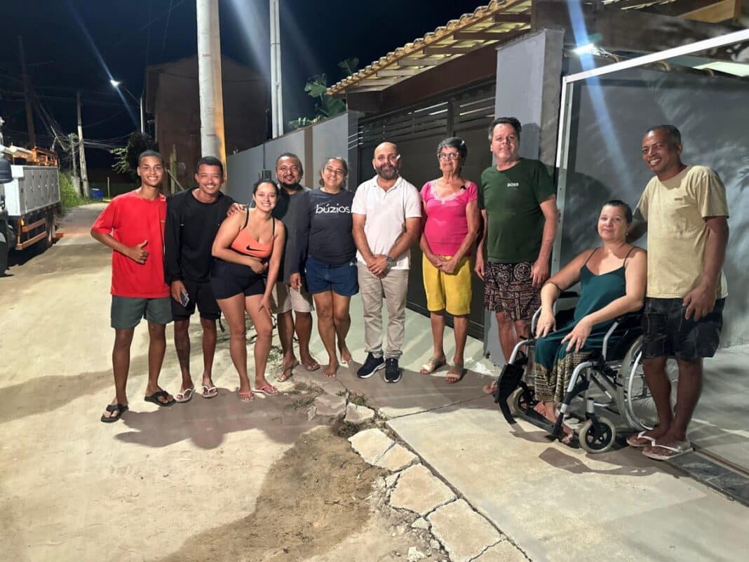 Rua Terezinha Sherman, no bairro da Marina, recebe iluminação pública