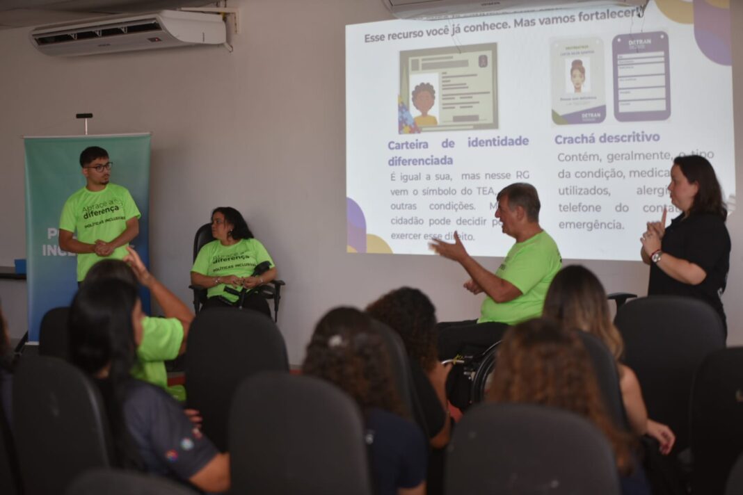 Secretaria de Pessoa com Deficiência orienta servidores sobre temas como capacitismo e combate à discriminação contra a pessoa com deficiência