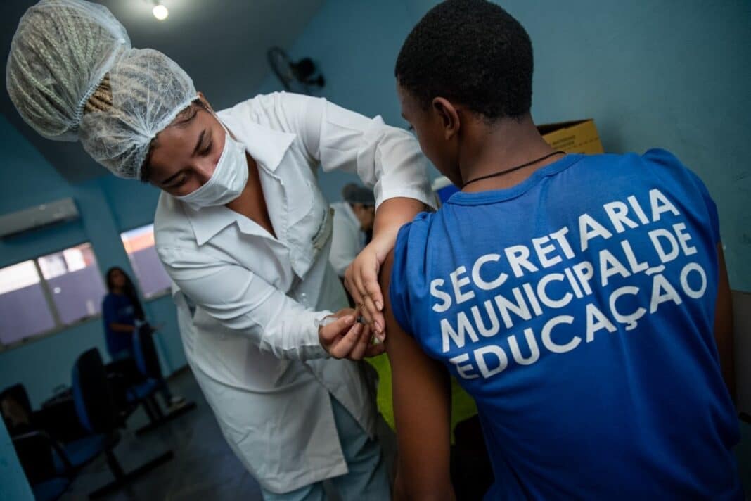 Secretaria de Saúde inicia campanha de multivacinação para adolescentes