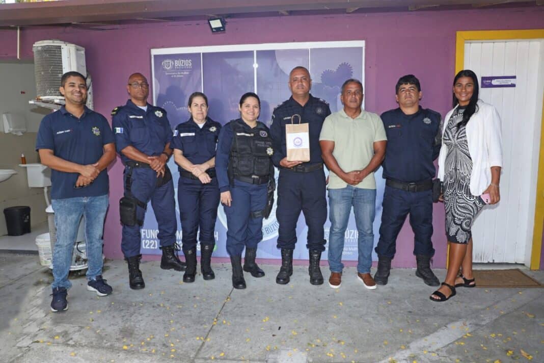 Secretário de Segurança Glaucio Moreira conhece atuação da Patrulha Maria da Penha em Armação dos Búzios e anuncia projeto “Anjos de Maria”