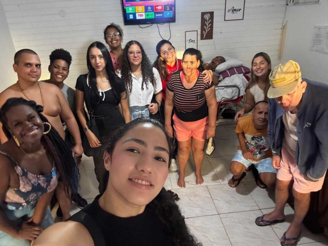 Serviço de Residência Terapêutica aldeense recebe visita técnica de estudantes de Psicologia da UVA