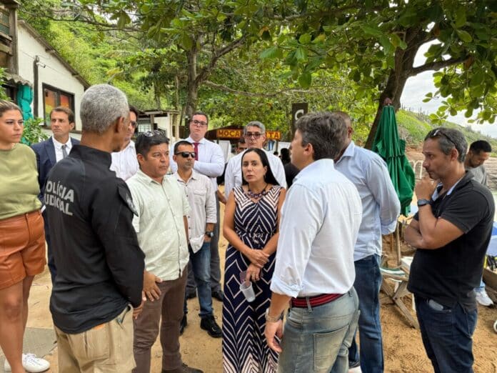 Vistoria na Praia de João Fernandes busca conciliação entre preservação ambiental e ordenamento de atividade econômica exercida na praia