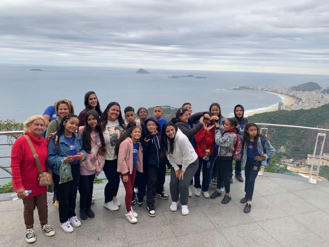 Alunos de escola municipal do bairro Jacaré, em Cabo Frio, vivem aula inesquecível no Pão de Açúcar