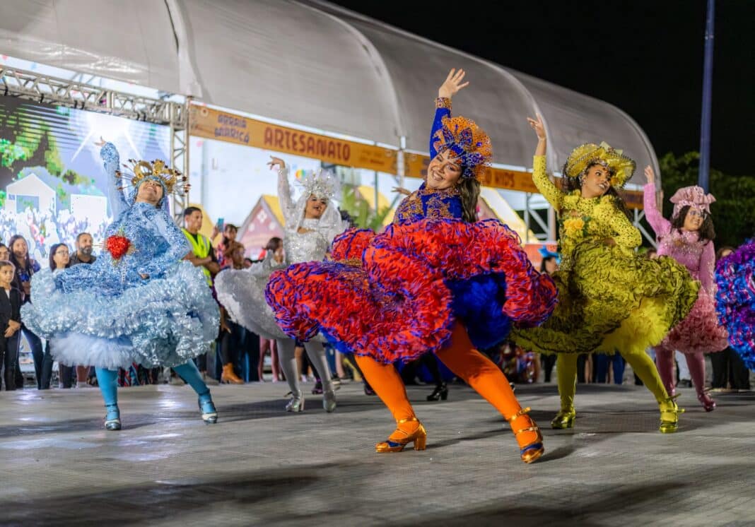 Arraiá de Maricá reúne grande público na Barra com shows, quadrilhas e estrutura inclusiva