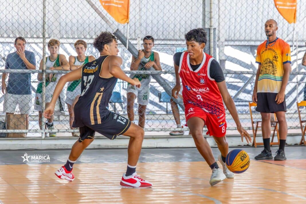 Atleta revelado pelo projeto Maricá Cidade Olímpica se destaca no Botafogo de basquete 3x3