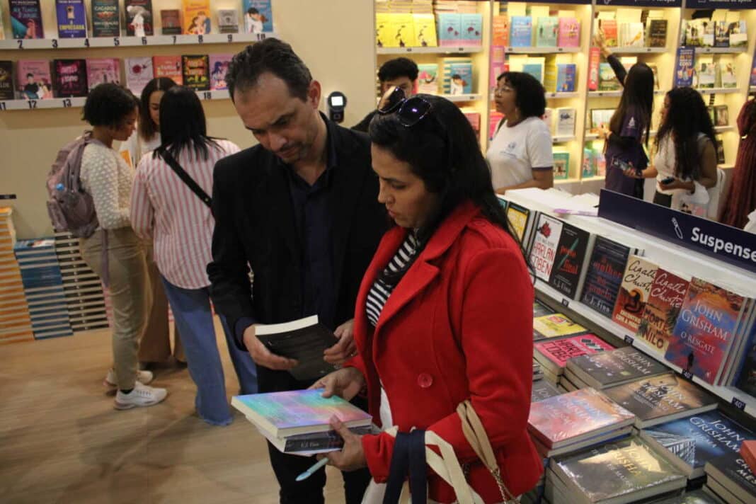 Biblioteca Municipal de São Pedro da Aldeia amplia acervo com mais de 150 livros adquiridos na Bienal