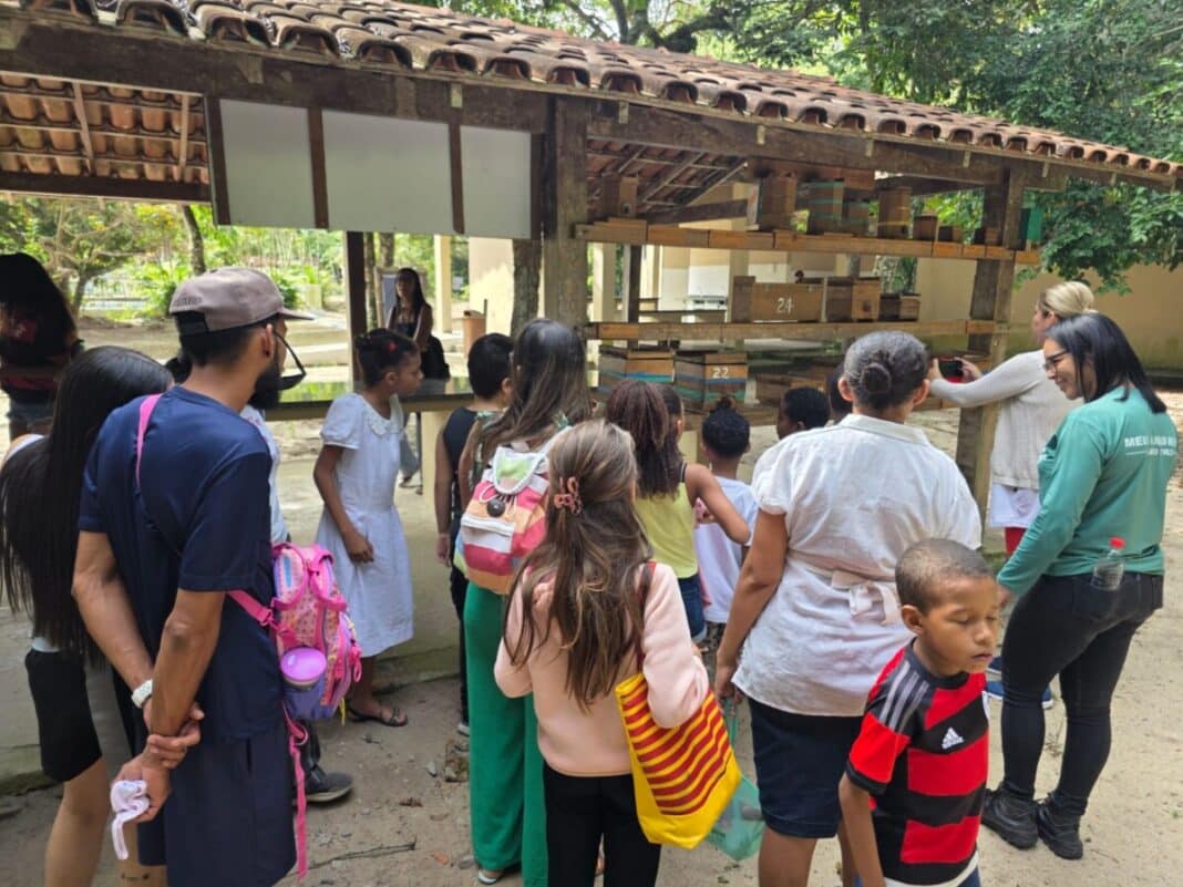 CRAS Jacaré leva assistidos para passeio no Parque Natural Municipal do Mico-Leão-Dourado