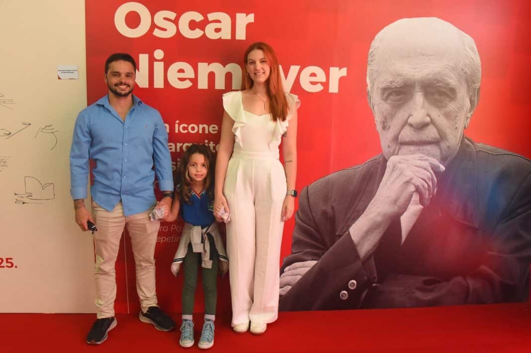 Casa das Utopias, no Centro, recebe visita de bisneta de Oscar Niemeyer