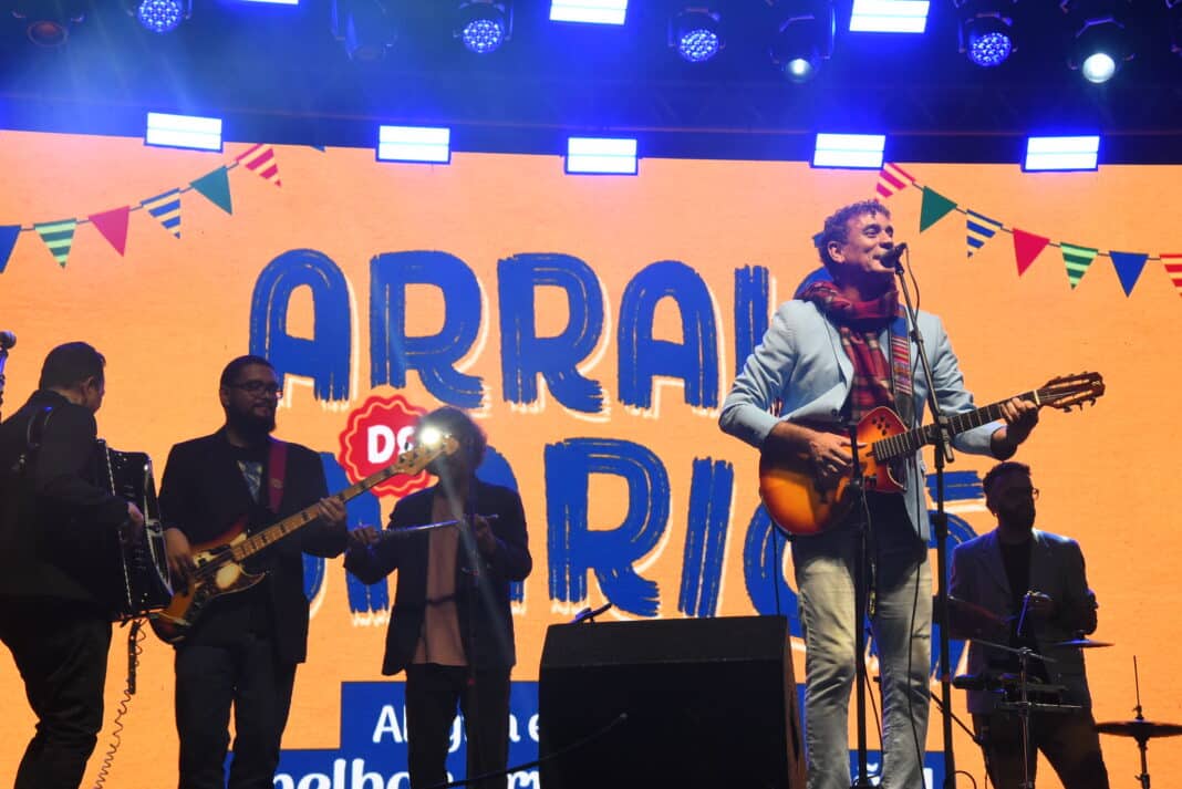 Clima de festa junina toma conta da Barra na abertura do Arraiá de Maricá 2025