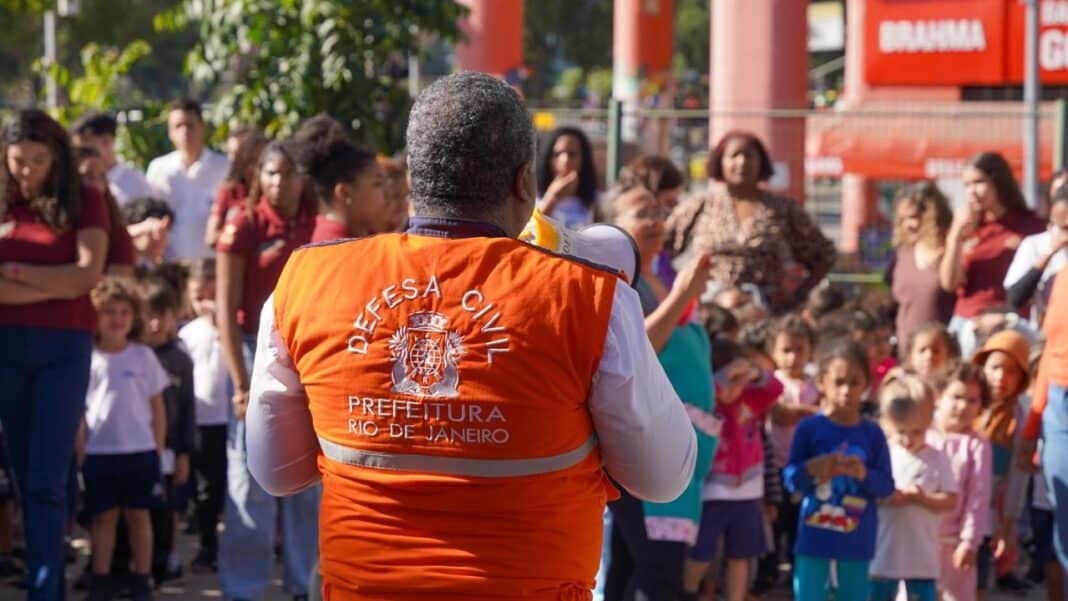 Defesa Civil Municipal e SME realizam simulado de desocupação em unidade escolar no Centro do Rio